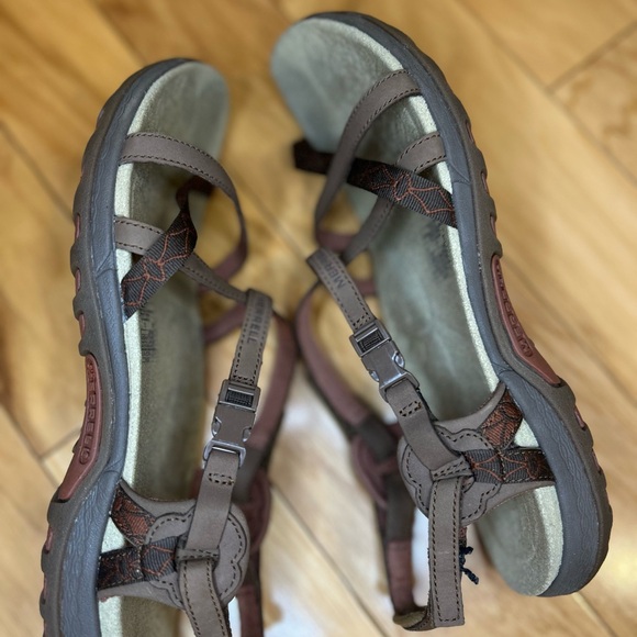 Merrell Women's Brown Strappy Sandals - Picture 7 of 12